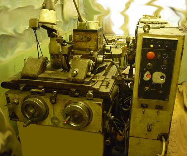 Фото круглошліфувального верстата 3В10